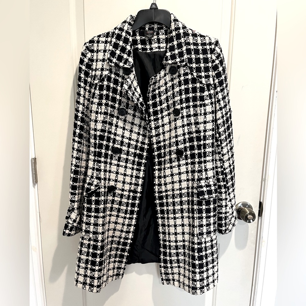 lightly worn white/black vintage tweed Guess jacket size small